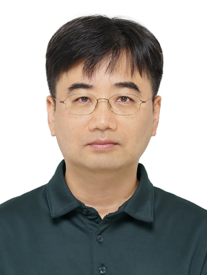Sungho Hwang photo